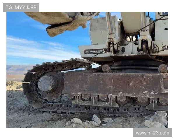 挖掘机行走跑偏之履带松紧度